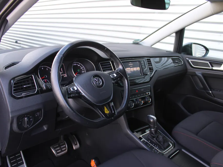 Volkswagen Golf Sportsvan 1.4 TSI Sound | Automaat | Navi | Trekhaak | 16” LM | Stoelverwarming | Cruise adapt. | All seasons | Apple CarPlay/Android Auto |
