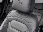 Volkswagen Touareg 3.0TSI 340kW/462PK R-line · Panoramadak · Trekhaak · Leder · Luchtvering