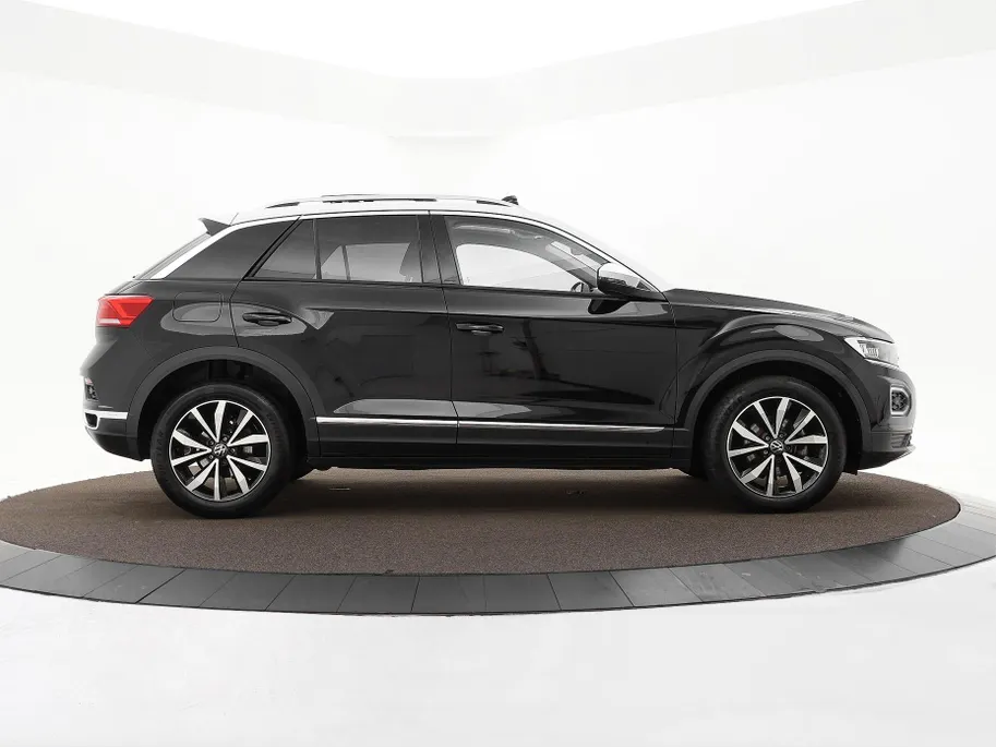 Volkswagen T-Roc 1.5 TSI 150pk DSG Style · Panoramadak · Camera · Elek. Achterklep · Dodehoeksensor · Stoelverwarming · Apple/Android Car Play ·