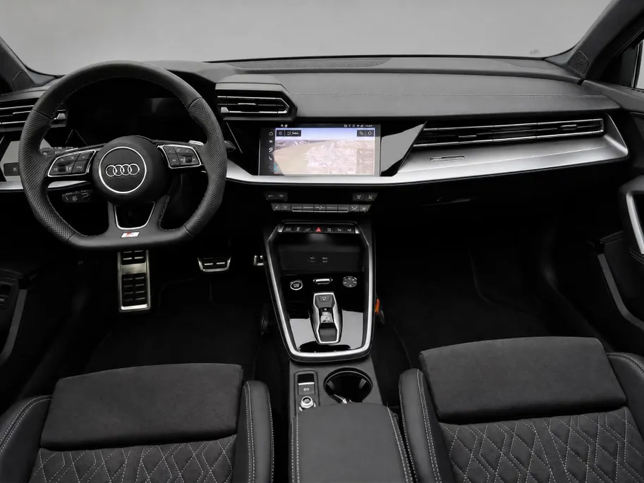 Audi A3 Sportback 45 TFSI e S edition Competition Panoramadak · SONOS Sound System · 19'' lichtmetalen velgen · Sportstoelen alcantara · MEGA Sale