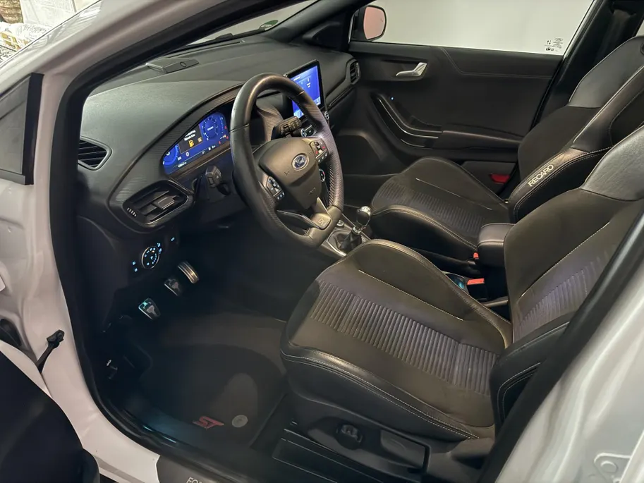 Ford Puma 1.5 EcoBoost ST-X | 200 PK | Full LED | Panoramadak | Trekhaak afneembaar | Driver Assistance Pack | Keyless Pack |