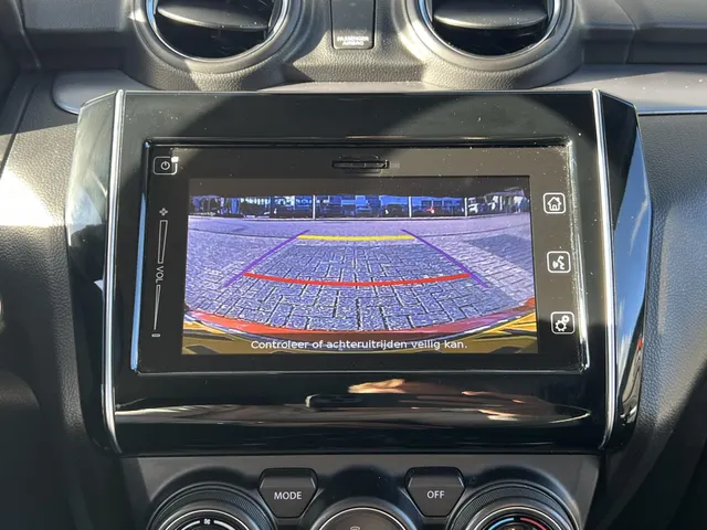 Suzuki Swift 1.2 Style Smart Hybrid | Apple Carplay & Android Auto | 16' Lichtmetalen Velgen | Climate Control | Navi
