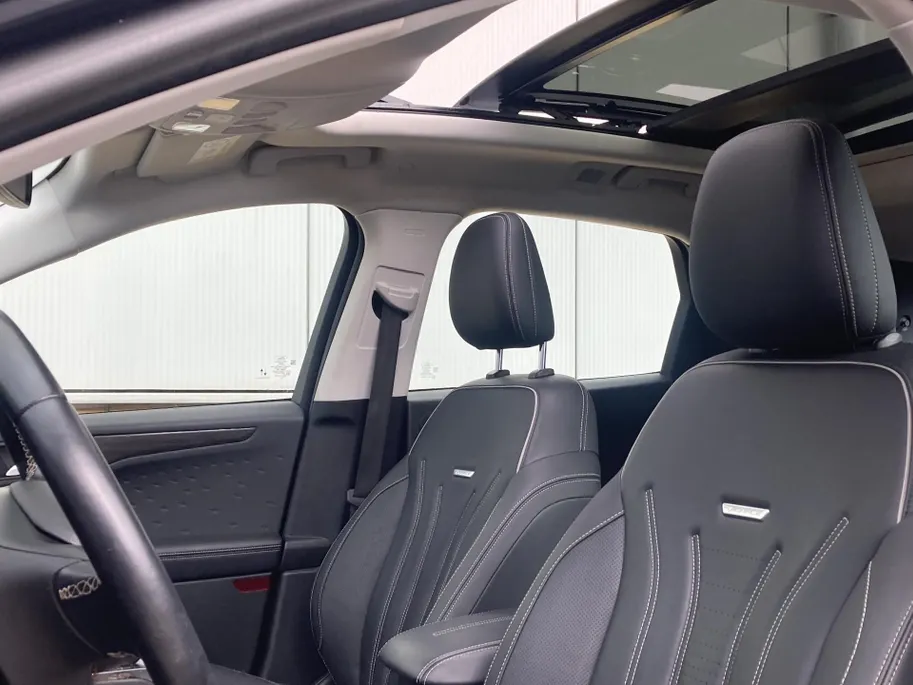Ford Kuga 2.5 PHEV 225 pk Vignale Headup Display - Panoramadak - Winter Pack - Trekhaak  - dealer onderhouden NL auto
