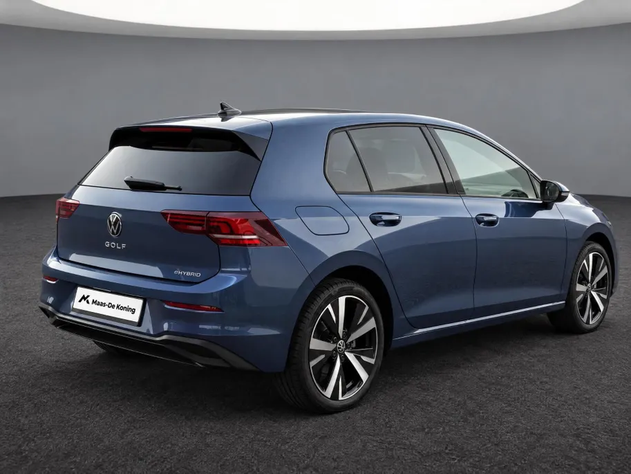 Volkswagen Golf 1.5 eHybrid 204pk DSG Life Edition · Camera · Keyless · Apple/Android Car Play · Stoelverwarming · Apple/Android Car Play · Garantie t/m 17-05-2030 of 100.000km