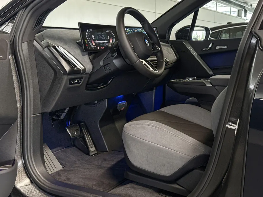 BMW iX xDrive45 101 kWh