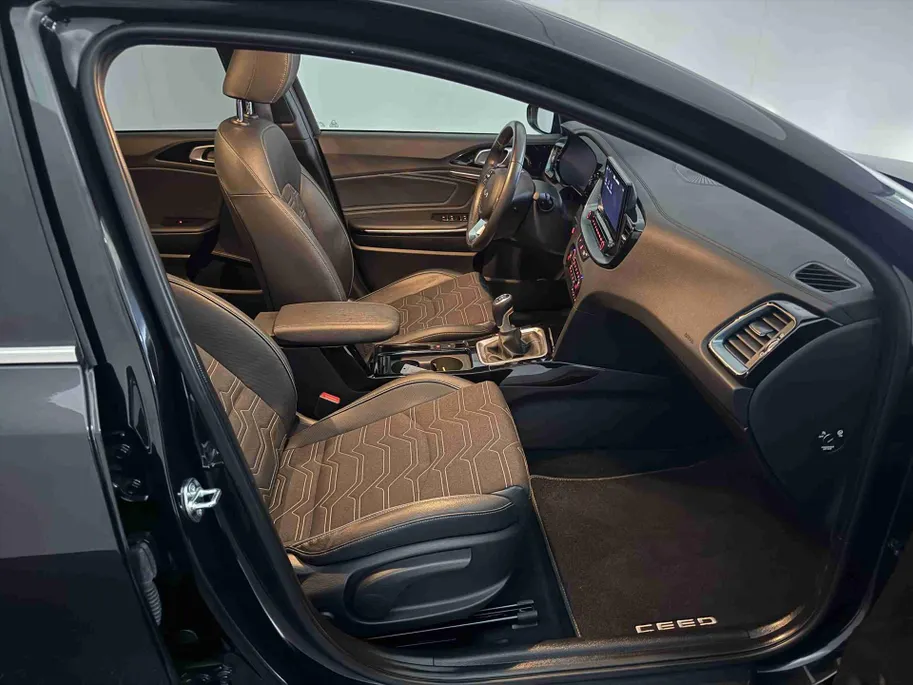 Kia Ceed 1.0 T-GDi 100pk Design Edition| Navigatie | Camera | Stoel/Stuur Verwarming | JBL!