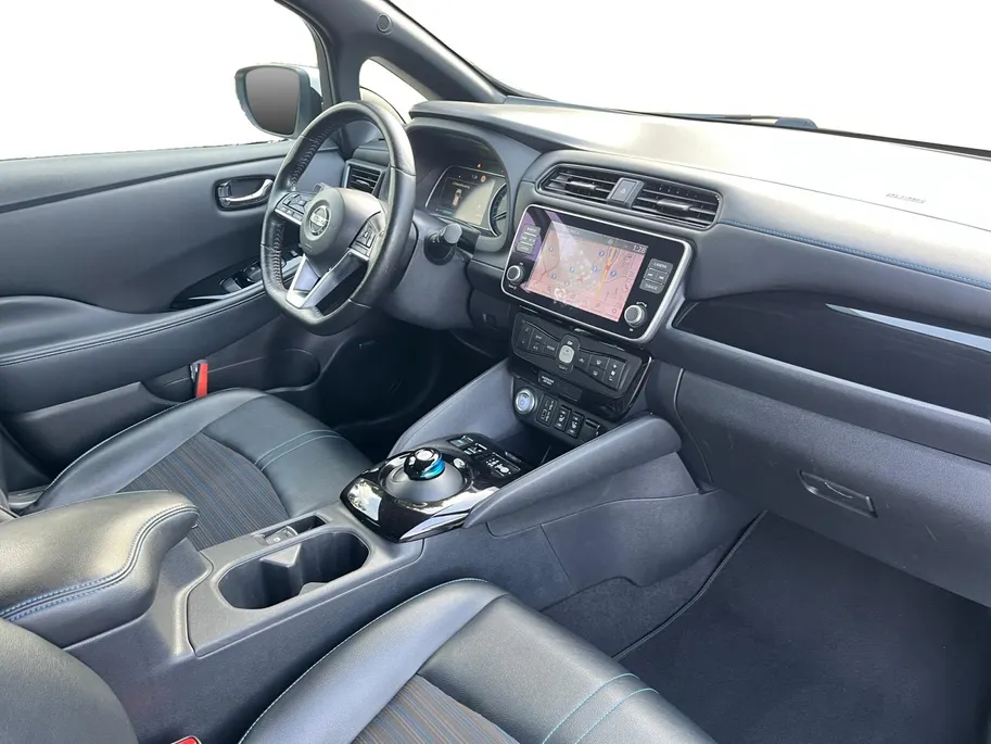 Nissan Leaf Tekna 40 kWh | 360 graden camera | Stoelverwarming | Climate Control | Bose audio