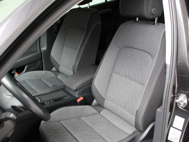 Volkswagen Passat Variant 1.5 TSI DSG Business | Navigatie | PDC + Camera | App Connect
