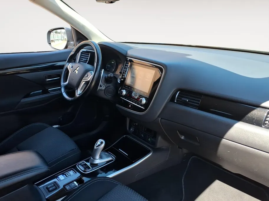 Mitsubishi Outlander 2.4 PHEV Pure Automaat | Airco/Ecc | Android/Apple carplay | Trekhak | PDC/Camera | Stoel verwaring | 1 jaar garantie