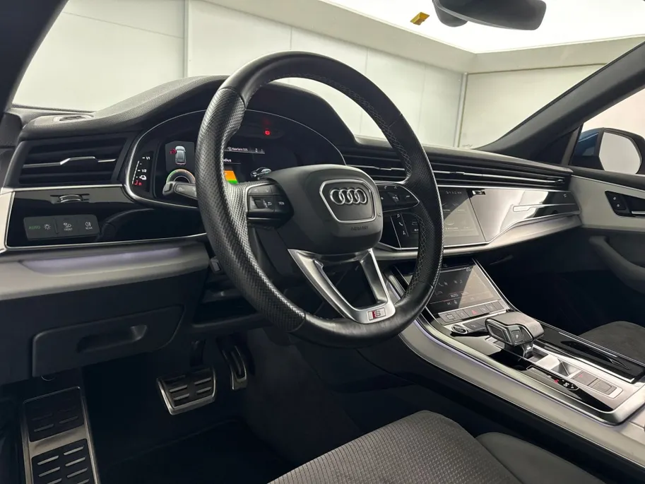 Audi Q8 55 TFSI-e quattro S-Line | Panoramadak | Luchtvering | 21'' L.M. Velgen | SoH 100%