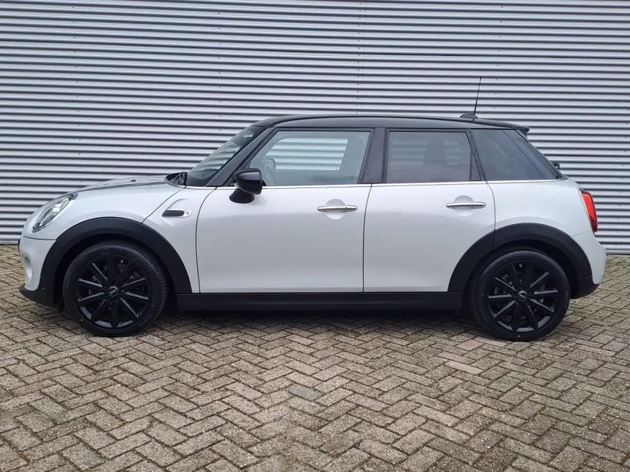 MINI Cooper Mini 1.5 Business Edition | Navigatie | Harman Kardon | Climate | Sensoren | Cruise | Draadloze telefoonlader | Apple Carplay/Android Auto | Keyless entry