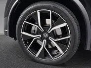 Volkswagen Tiguan 1.5 272pk DSG eHybrid R-Line Edition · Panoramadak · Wegklapbare Trekhaak · Leder · Harman Kardon · 360 Camera · Stoel ventilatie · Massage · 20'' Inch · Garantie t/m 04-09-2030 of 100.000km