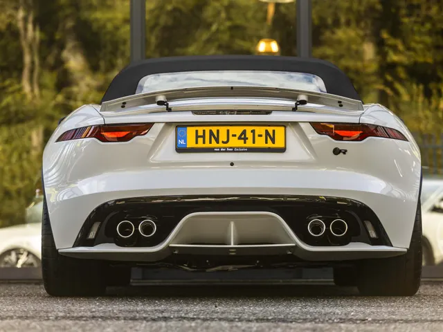 Jaguar F-TYPE P575 AWD R 75