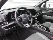Kia Sportage 1.6 T-GDi Hybrid Dark Edition | Stuur-/stoelverwarming v+a | Camera | Elek. stoelverstelling | 18' LM | Cruise adapt. | Navi | Clima | Half leer/suède |