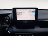 Toyota Yaris 1.5 Hybrid Executive | JBL AUDIO | GLAZEN DAK | HEAD UP DISPLAY | ZWARTE VELGEN | UNIEKE SAMENSTELLING |
