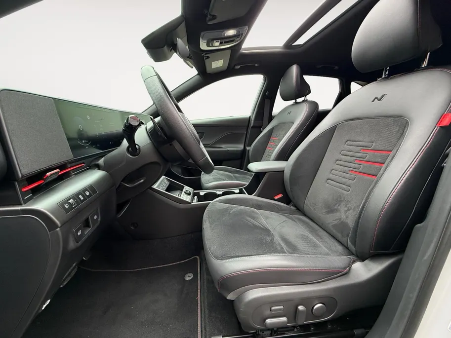 Hyundai Kona 1.6 GDI HEV N Line Sky | Schuif-/kantel dak | 360 camera | Apple Carplay/ Android Auto | Stoelverwarming voor & achter | Stoelventilatie |  Navigatie | Zeer nette auto!!!