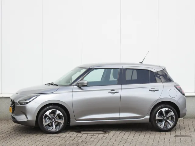 Suzuki Swift 1.2 Style Smart Hybrid Automaat | Navi | Adap. Cruise | Camera | Lm-Velgen