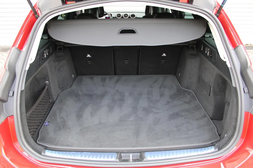 Mercedes-Benz C-Klasse Estate 180 Business Line | Stoelverwarming | Camera | Elek. stoelverstelling + achterklep | Draaloze telefoonlader | 17” LM | LED | Clima | Navi |