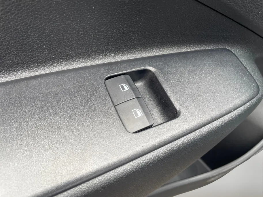 Hyundai i10 1.0 Comfort | Android auto/Carplay | Airco| Navigatie | All season banden | Achteruitrijcamera| Parkeersensoren achter| ZEER WEINIG KILOMETERS!
