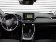 Toyota RAV4 2.5 Hybrid AWD Dynamic | 18' LM | Trekhaak | Camera binnenspiegel | 360 Camera | Cruise adapt. | Dodehoek detectie | Elek. achterklep | LM winterset |