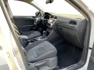 Volkswagen Tiguan 2.0 TSi DSG-aut. 4Motion Highline R-Line NL Auto | 11-2017 | Pano dak | Trekhaak | 20' | Stoelverwarming | Etc.