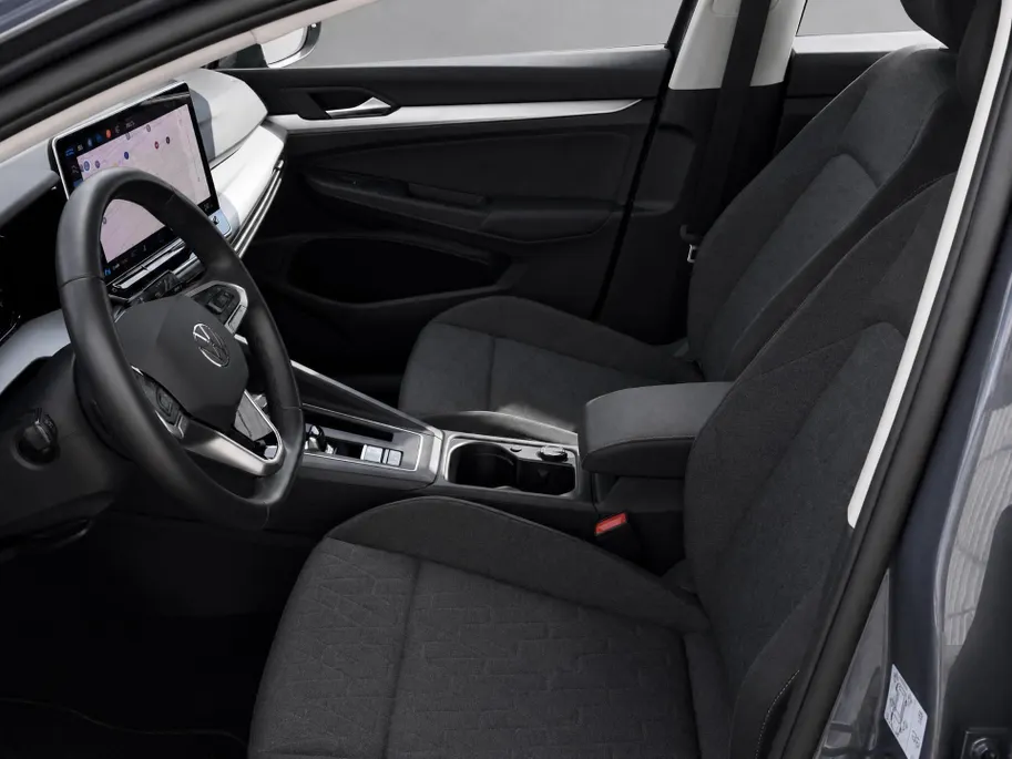Volkswagen Golf Variant 1.5eTSI/116PK Life Edition · Navigatie · Trekhaak · Apple/Android Car Play · Stoelverwarming · Garantie t/m 26-03-2027