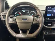 Ford Fiesta 95PK EcoBoost ST-Line | Keyless | Lichtmetalen Velgen | Climate Control | Apple CarPlay/Android Auto | LED Dagrijverlichting | Cruise Control | Armsteun | Elektrische Ramen & Spiegels |