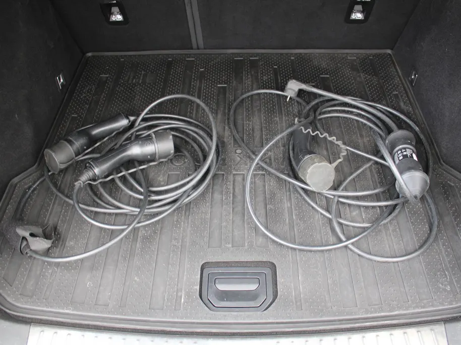 Lynk & Co 01 1.5 | PHEV | Trekhaak | Stoelverwarming | Elek. stoelverstelling + achterklep | Pano dak | Dodehoek detectie | Camera | 20' LM | HK Audio |