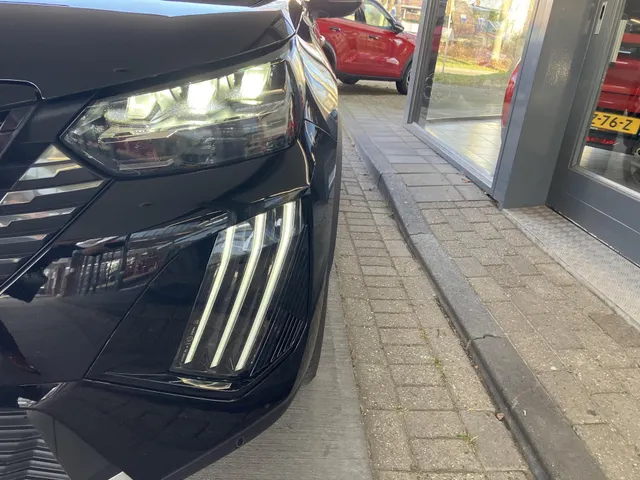 Peugeot 2008 1.2 Hybrid 145 GT | Pan.dak | Winterpack
