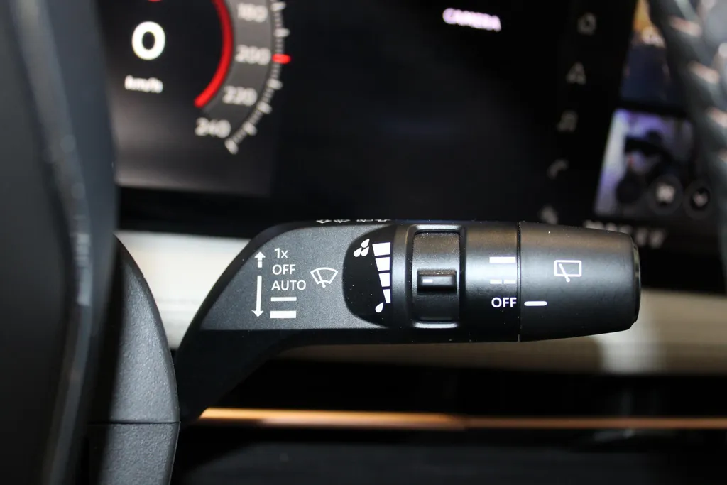 Nissan ARIYA Evolve 66 kWh | 20 inch wielen | Ceramic coating |22 kW ingebouwde lader | Electrische stoel en stuur verstelling | Navigatie | Stoel geheugen | shuif/kanteldak | Stoel verwarming en verkoeling | Zeer mooie auto |