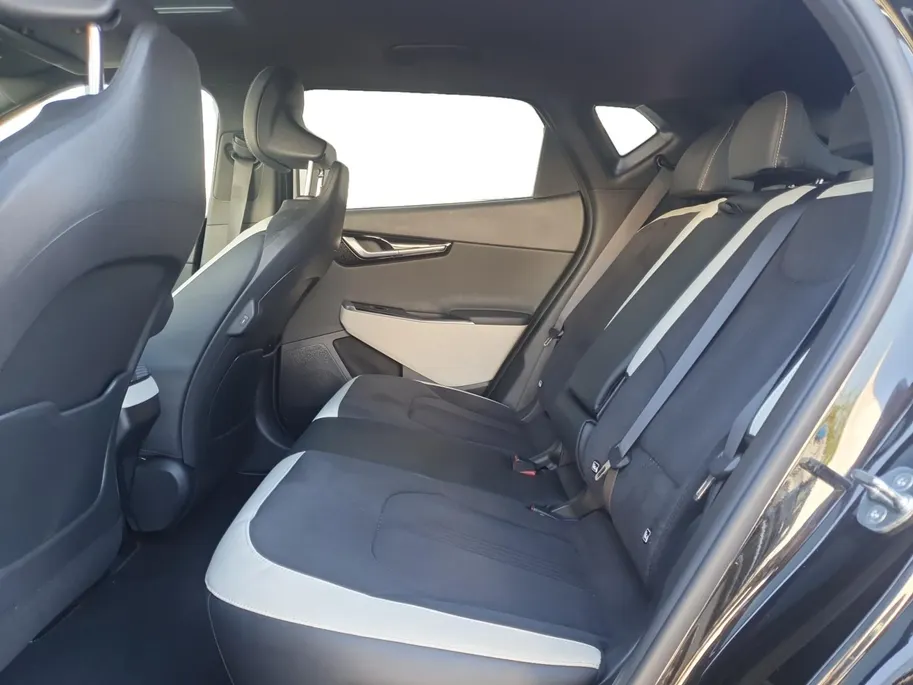 Kia EV6 GT-Line AWD 77.4 kWh | Schuifdak | Rondom Camera | Stoel verwarming en ventilatie | Elektrisch bedienbare voorstoelen | Meridian audio
