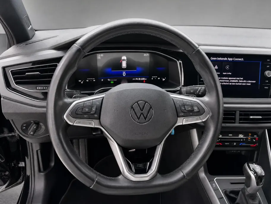 Volkswagen Polo 1.0 TSI 95pk DSG R-Line Business · Camera · Apple/Android Car Play · Navigatie · P-Sensoren · Stoelverwarming · 16'' Inch ·