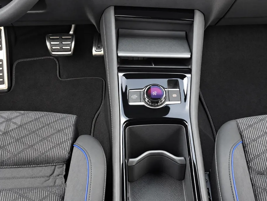 Volkswagen Tayron R-Line Edition 1.5 eHybrid 204 PK 6 versn. DSG · Black Style Pakket · Trekhaak inklapbaar, met elektrische ontgrendeling, incl. aanhangermanoeuvreerhulp Trailer Assist ·