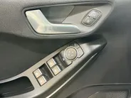 Ford Fiesta 95PK EcoBoost ST-Line | Keyless | Lichtmetalen Velgen | Climate Control | Apple CarPlay/Android Auto | LED Dagrijverlichting | Cruise Control | Armsteun | Elektrische Ramen & Spiegels |