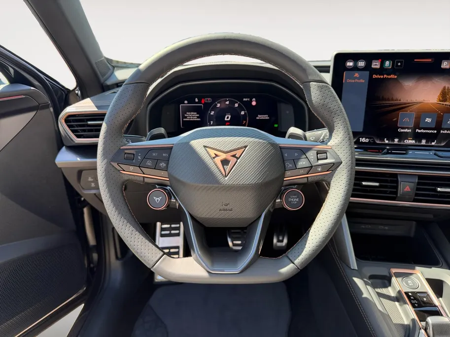 CUPRA Formentor 1.5 TSI e-Hybrid Business Panoramadak | Stuur verwarming etc! | Trekhaak | Super compleet en helemaal nieuw!