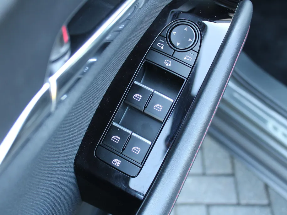 Mazda CX-30 2.0 e-SkyActiv-X M Hybrid Homura | Stoel-/stuurverwarming | Camera | 18' LM | LED | HUD | Dodehoek detectie | Elek. achterklep | Cruise adapt. |