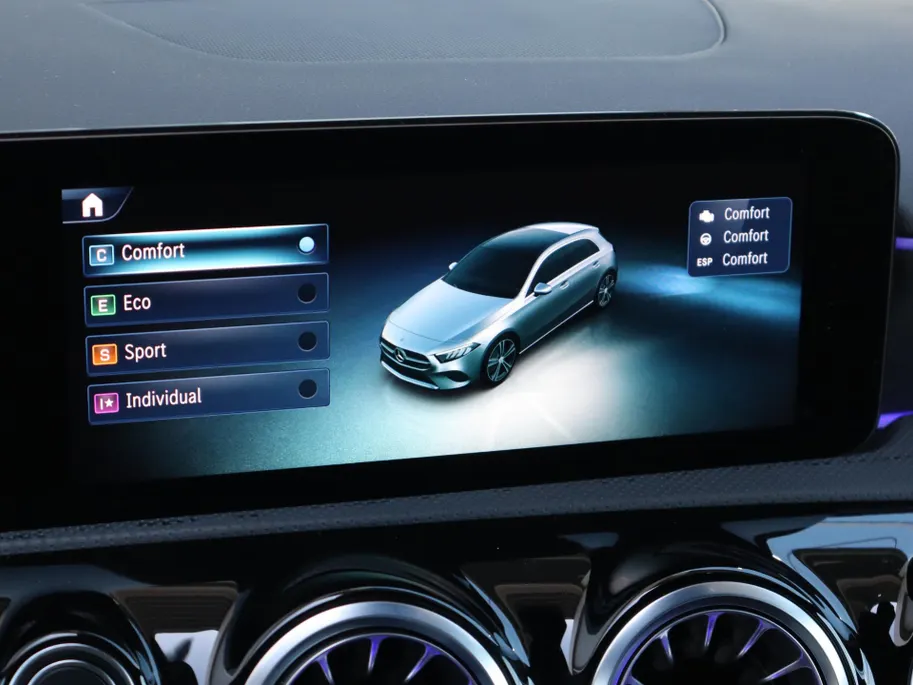 Mercedes-Benz A-Klasse 180 Business Solution AMG l Panorama dak l Keyless l AMG Line l