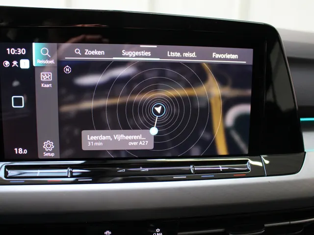 Volkswagen Golf 1.0 eTSI Life DSG | Navigatie Pro | Cruise Control | Lichtmetalen velgen