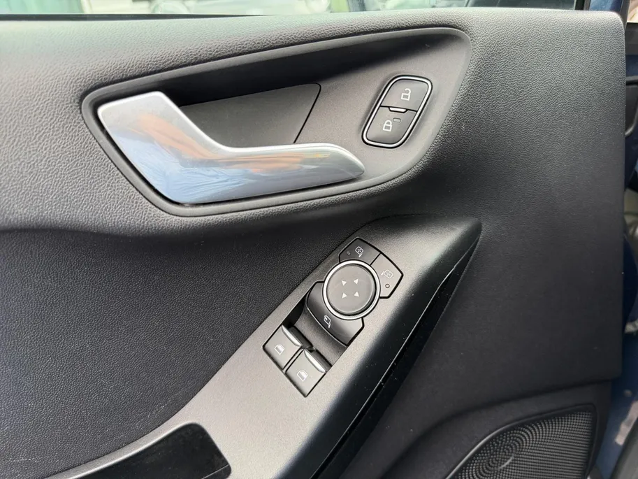 Ford Fiesta 1.1 Trend | Trekhaak | All Season Banden | Parkeersensoren Achter | Navigatie | Cruise Control | Voorruitverwarming | Airco | Apple Carplay & Android Auto | Bovag Garantie