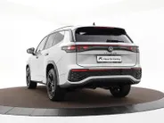 Volkswagen Tayron R-Line Edition 1.5 eHybrid 272 PK 6 versn. DSG · Assistance Pakket Plus · Black Style Pakket · Comfort Pakket · Design Pakket · Trekhaak inklapbaar, electr. ontgrendeling, incl. Trailer Assist ·