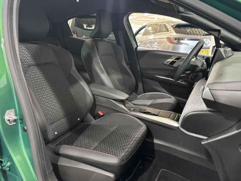 Renault Clio 160PK Full Hybrid Techno Automaat | Lichtmetalen Velgen Hoogglans Zwart | Adaptive Cruise Control | Google Built-in | Camera | Apple CarPlay/Android Auto | Full LED | Armsteun | Licht & Regen Sensor |