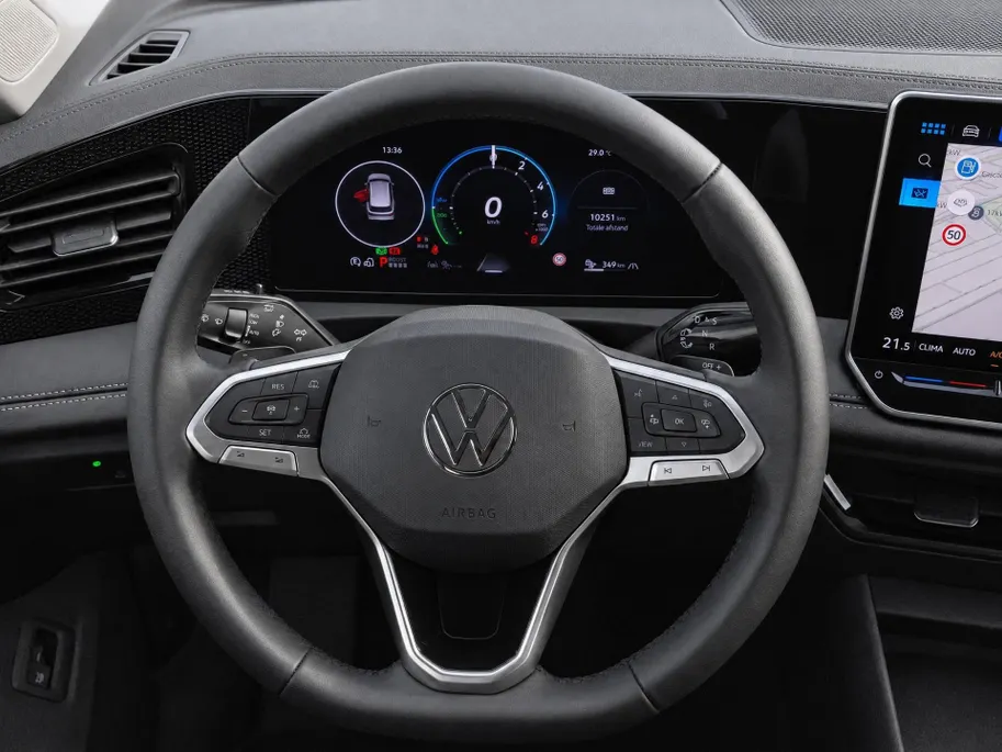 Volkswagen Tiguan 1.5eHybrid 204PK Life Edition · Trekhaak · Navigatie · Camera + parkeersensoren · Garantie t/m 10-02-2031 of 100000km.
