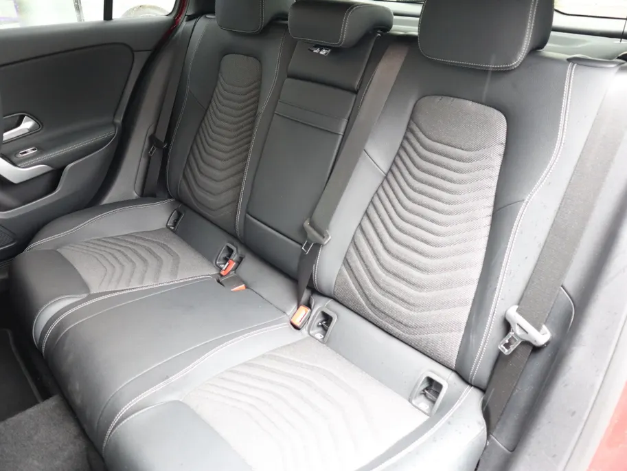 Mercedes-Benz A-Klasse 250 e Star Edition Luxury Line l Trekhaak l Keyless l Stoelverwarming