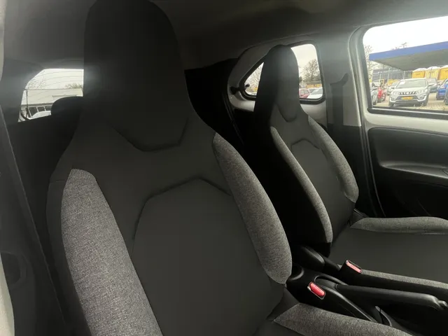 Toyota Aygo X 1.0 VVT-i MT first Edition | Stoelverwarming