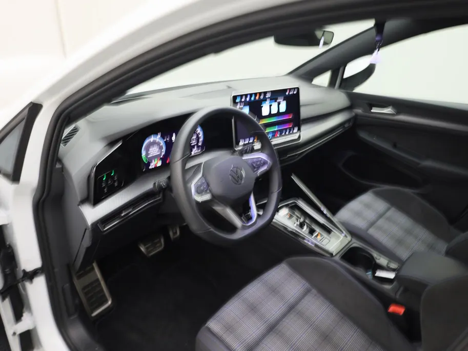 Volkswagen Golf GTE 1.5eHybrid 272PK GTE · Navigatie · Apple/Android Car Play · Camera + Parkeersensoren · Garantie t/m 18-03-2030 of 100000km