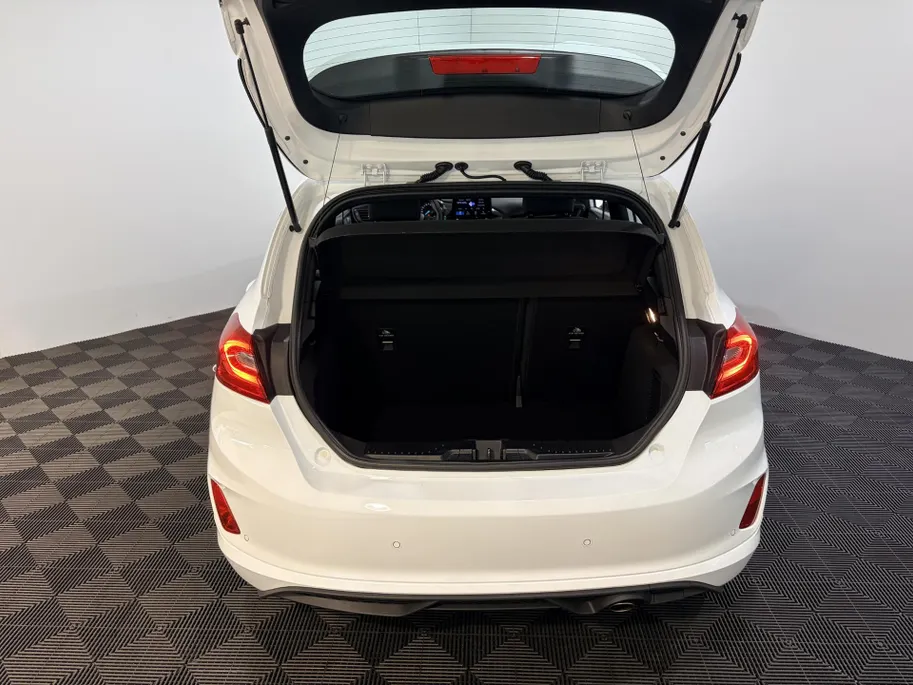 Ford Fiesta 95PK EcoBoost ST-Line | Keyless | Lichtmetalen Velgen | Climate Control | Apple CarPlay/Android Auto | LED Dagrijverlichting | Cruise Control | Armsteun | Elektrische Ramen & Spiegels |