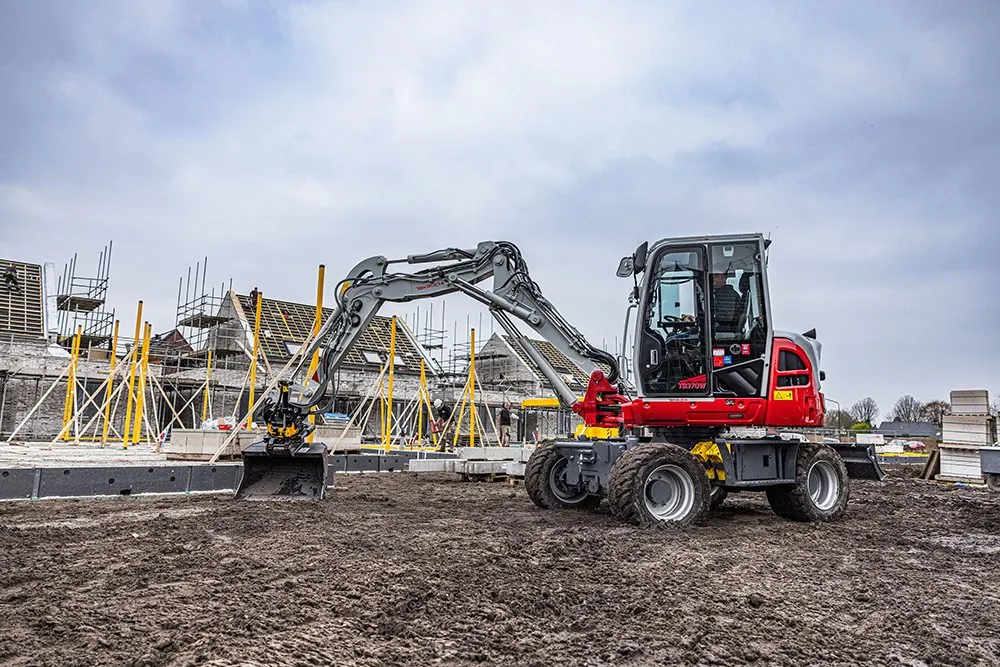 Takeuchi TB370W mobiele kraan met draaikantelbak