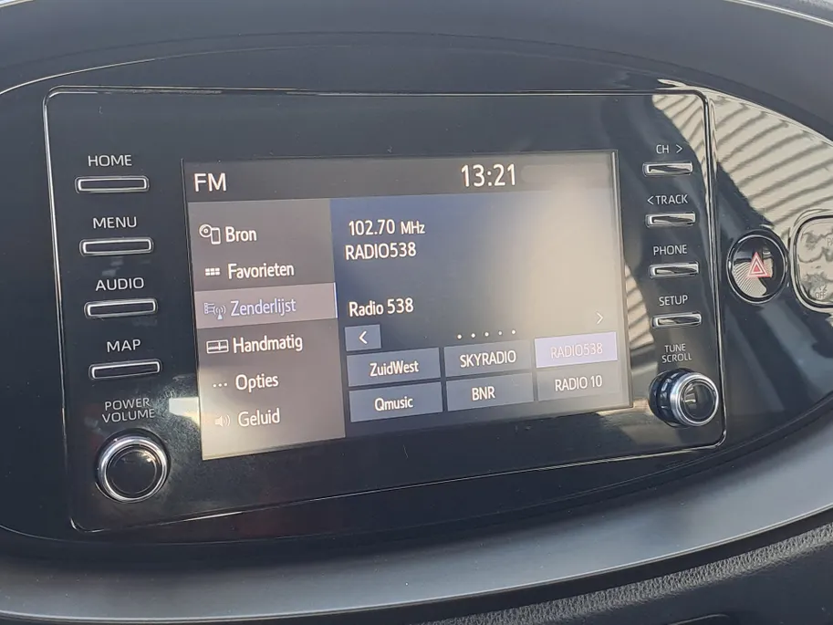 Toyota Aygo X 1.0 VVT-i MT Play | Apple Carplay/Android Auto | Cruise control adaptief | Airco | DAB | Camera