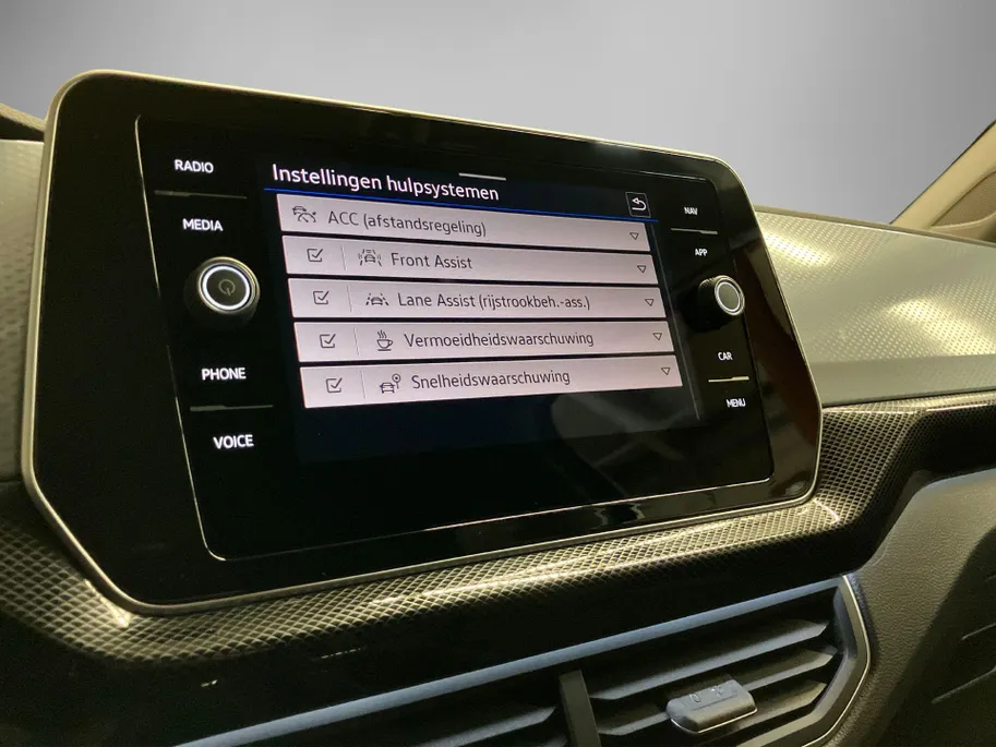 Volkswagen T-Cross 1.0TSI/95PK Goal · Navigatie ·  Stoelverwarming · LED · Apple/Android Car Play · Garantie t/m 25-04-2027