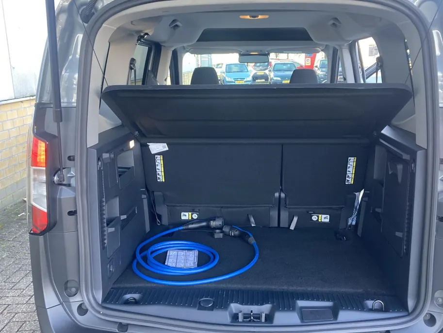 Ford Tourneo Courier Titanium 100% Elektrisch 43kWh 136 pk Apple Carplay/Android Auto - Winterpack - trekhaak